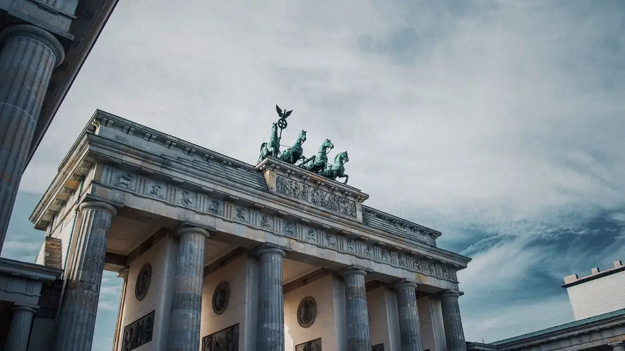 Alemán nivel básico. La Puerta de Brandeburgo en Berlín, Alemania.